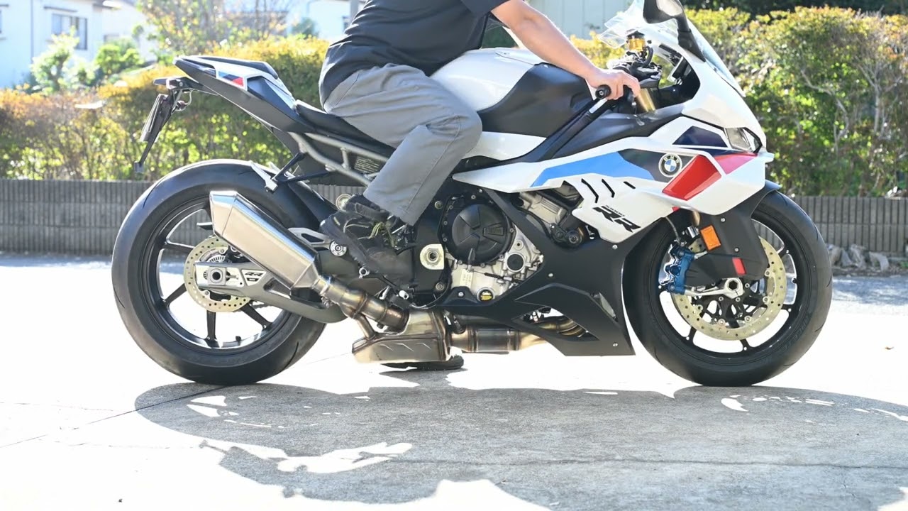 S1000RR 2025年型 50mmローダウン＋ローシートで770mm 身長165㎝ 体重