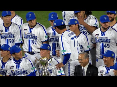 レジェンドになった桑原に、レジェンドの鈴木尚典コーチがポジションを