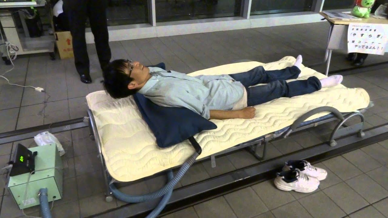 FHD) 定刻起床装置「やすらぎ」をK岡さんが体験しました。 - YouTube