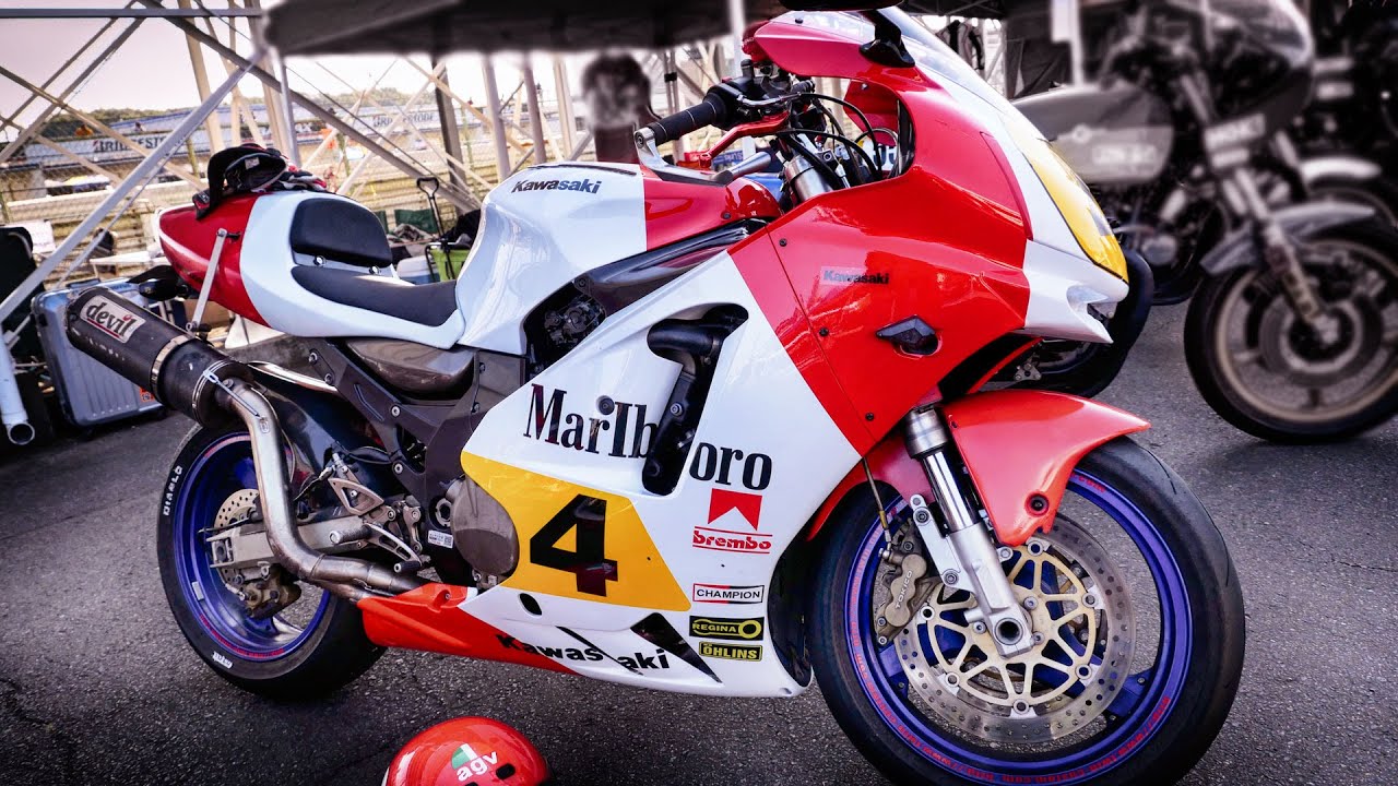 Kawasaki ZX-12R Marlboro Kenny Roberts Color & Helmet - YouTube