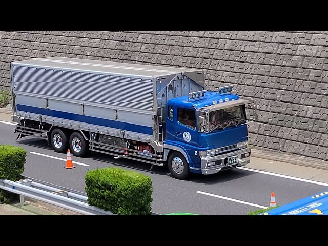 三菱FUSOスーパーグレートV8宇野港仕様 ゴロゴロマフラー高速道路通過