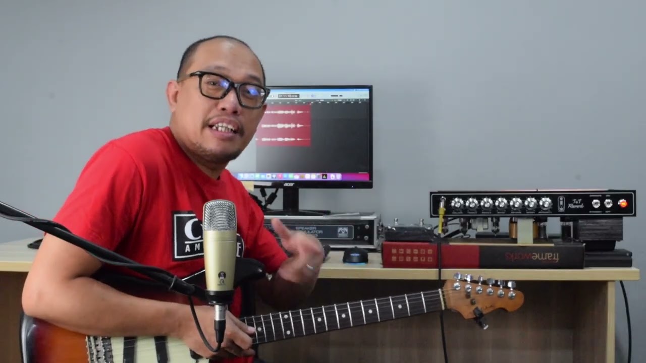 CAE Freddy Fuzz Sound Check 【魔法の箱研究所】 - YouTube