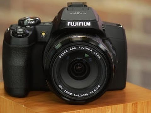 Fujifilm's 50x zoom FinePix S1 is ready to shoot, rain or shine