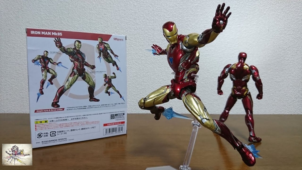 The latest nanotech suit! A mysterious hole in the back?) S.H.