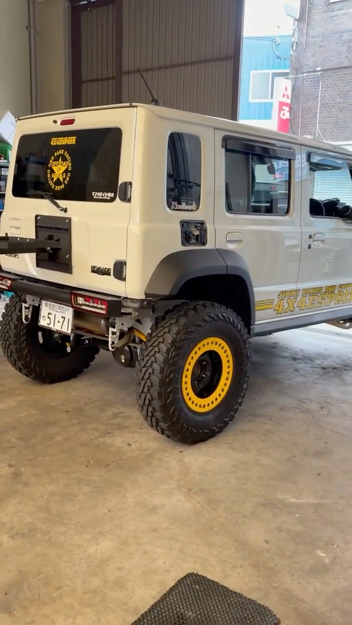 スケルトン型燃料リッドを装着した世界で一台だけのジムニーノマド