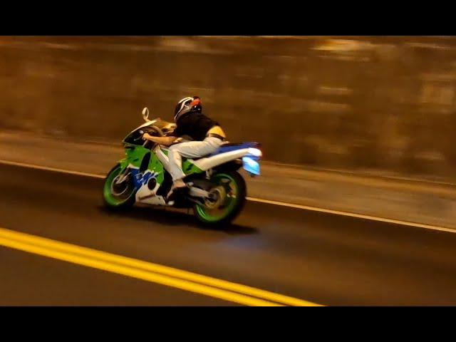 ZXR250 Some No Exhaust Flyby トンネル 加速 炸隧道 - YouTube