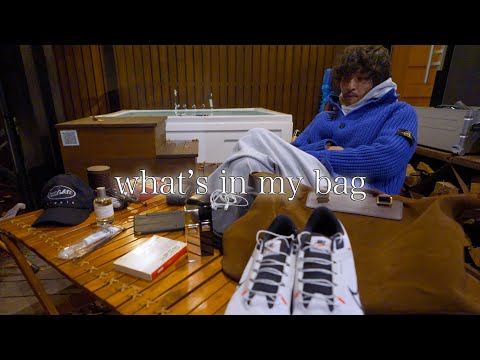 what's in my bag] The contents of Uesugi Shuhei's bag. - YouTube