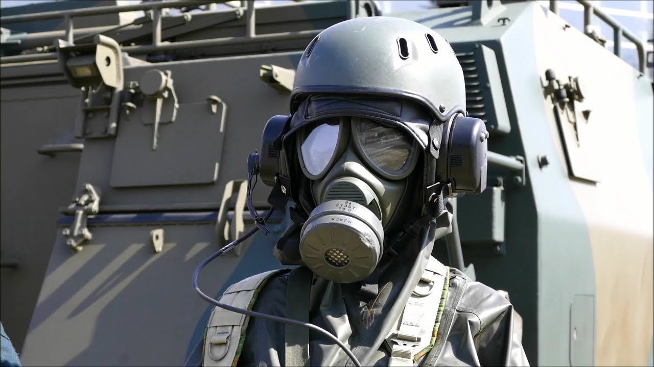 陸自NBC装備 NBC偵察車 00式個人用装備 化学防護衣4形 - YouTube