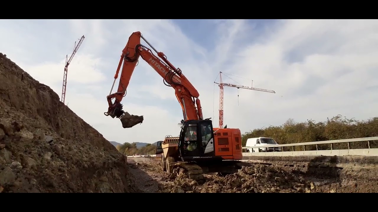 Hitachi ZX225 USLC-6 Excavator - YouTube