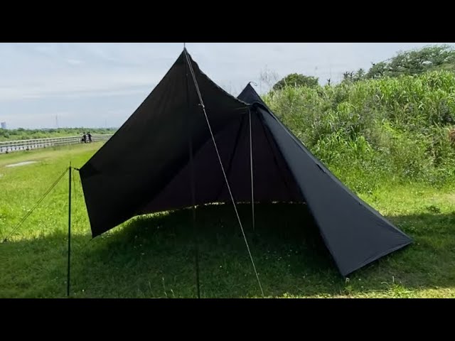 Unafreely ワンポールテントの入り口部分を片側だけ跳ね上げてみた