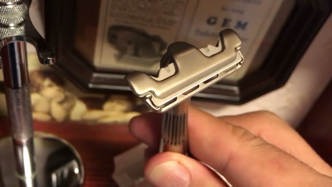 Leafシェーブカンパニーの片刃カミソリホルダー「The Twig Razor」に替