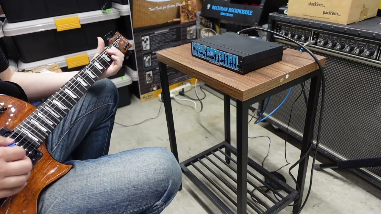 スタッフ佐野が改めてRockman Sustainorを弾いてみた - YouTube