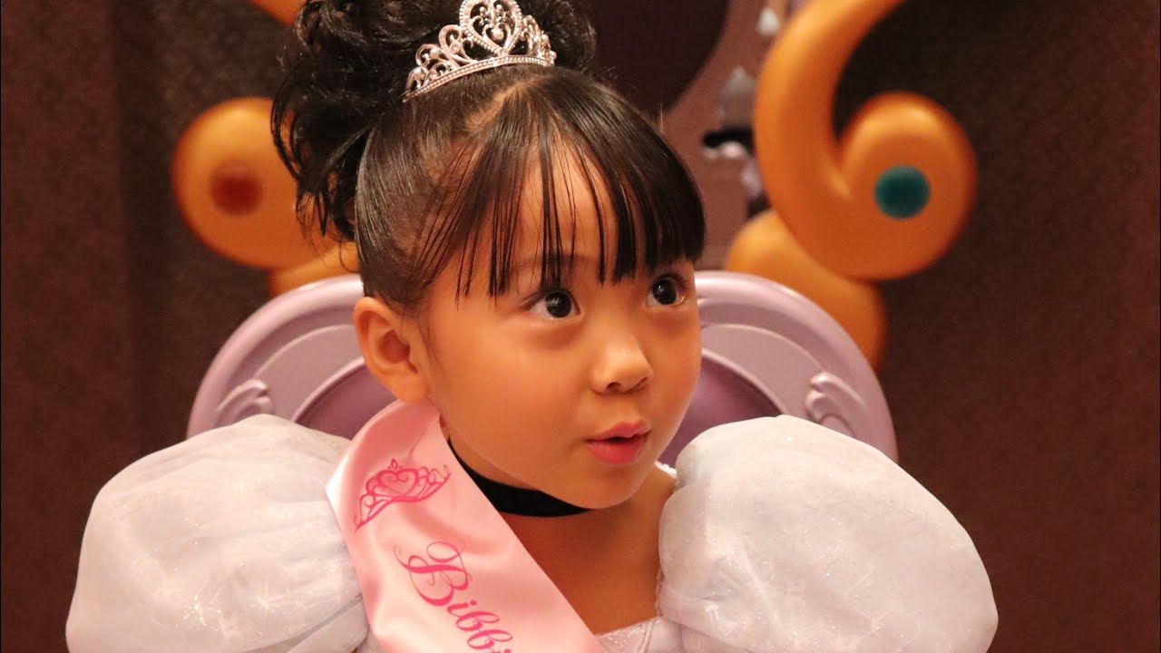 5歳8ヶ月 ビビディ・バビディ・ブティックでシンデレラ♪(前編) - YouTube