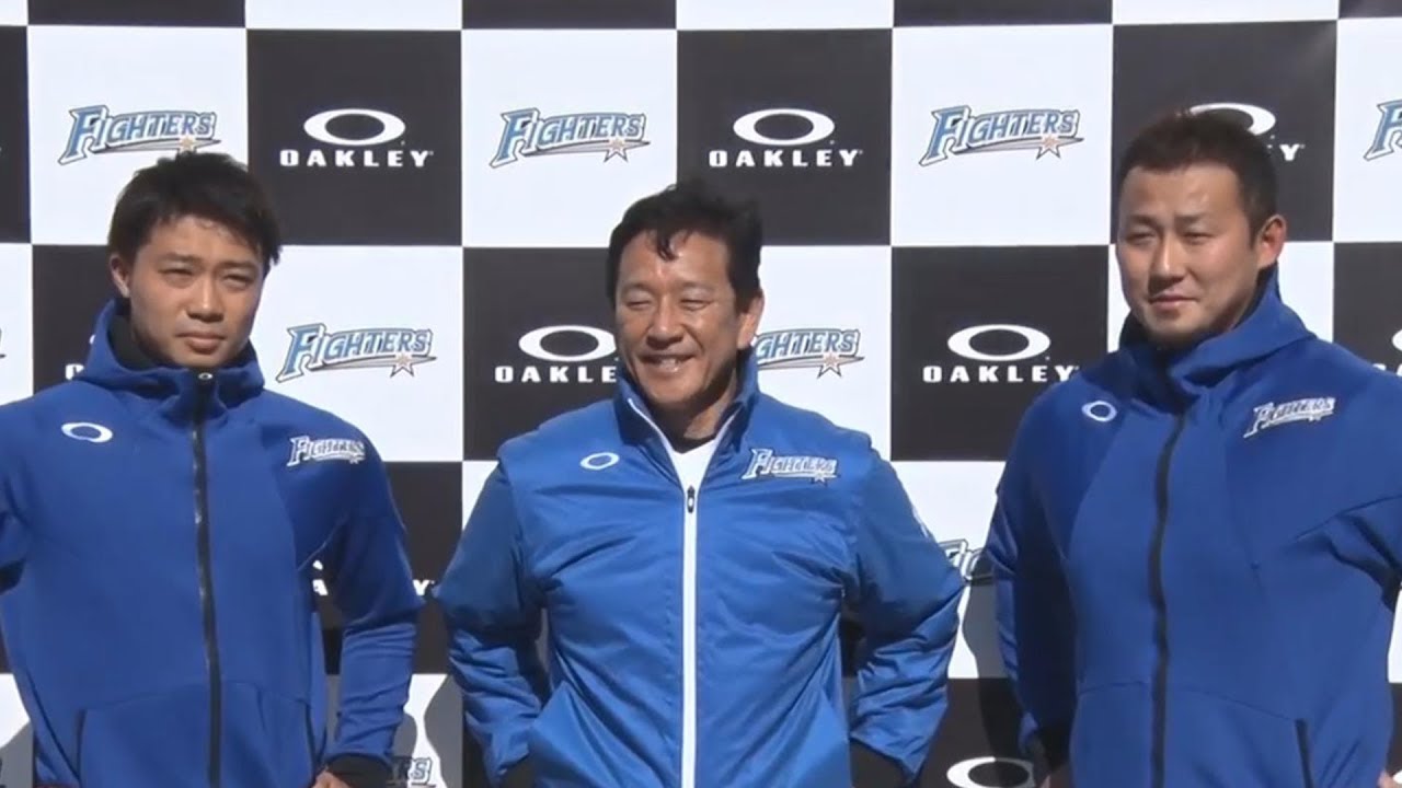 アリゾナでお披露目！2018年着用のオークリーのウエアを発表！ - YouTube