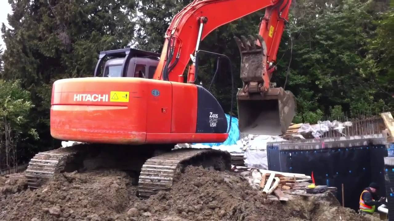 Hitachi USR 225 Excavator - YouTube