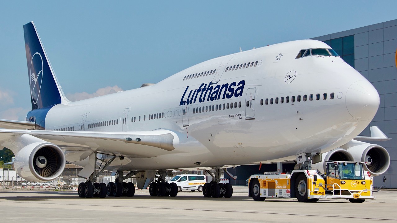 Review: Lufthansa Boeing 747-8 Business Class (upper deck)