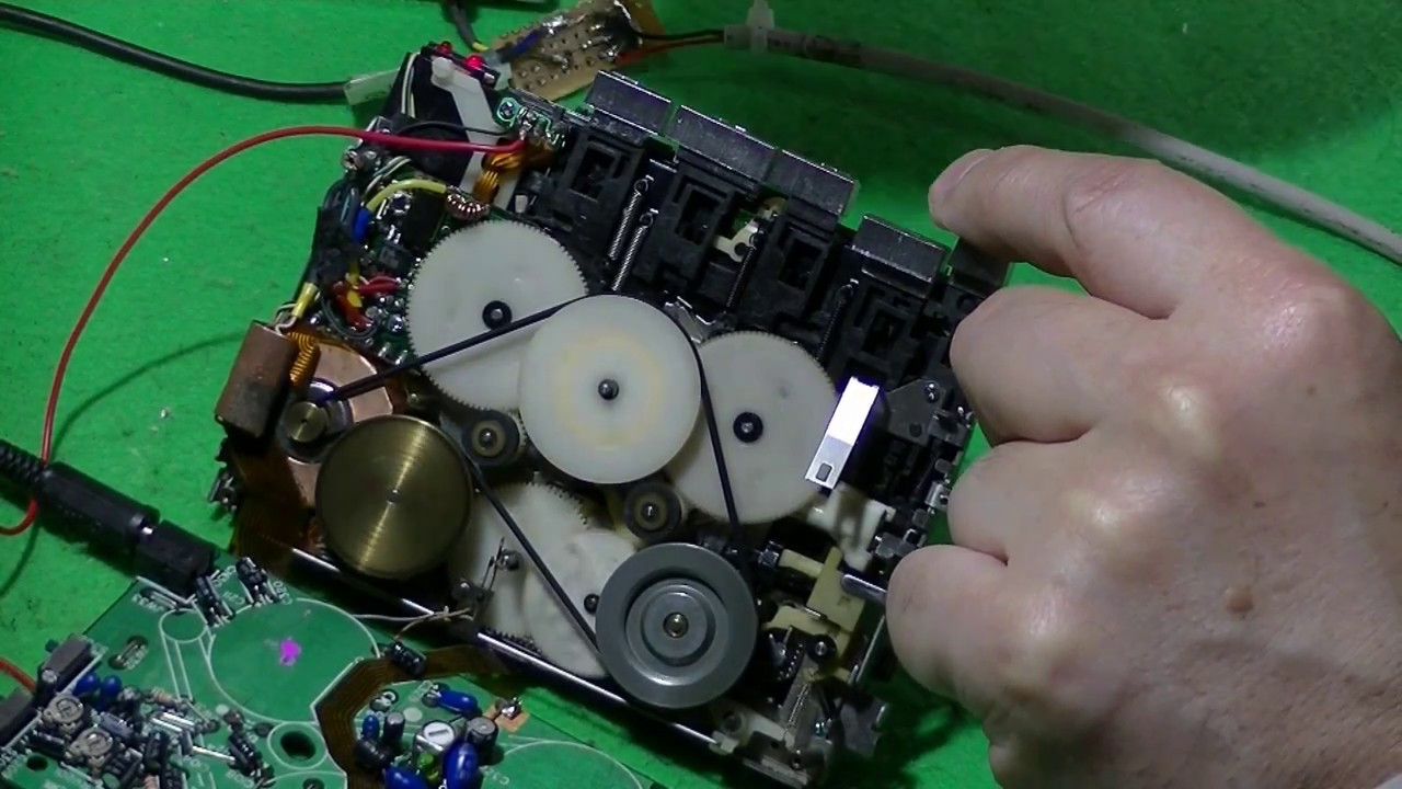 SONY カセットウォークマンWM-F85がもうすぐ直ります - YouTube