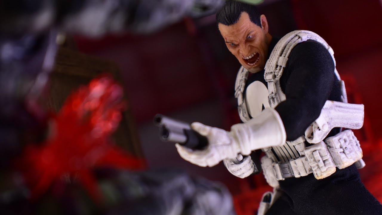 Mezco One:12 Collective Classic Punisher - YouTube