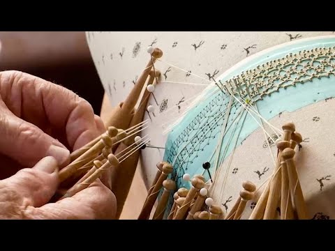 500 Jahre alte Technik: Vom Garn zur selbstgemachten Spitze - YouTube