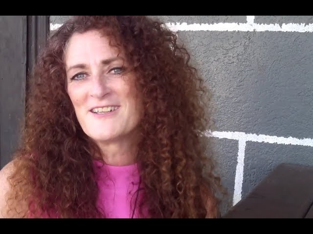 Darby Mills Musicians In Bars Getting Beer e4.39 - YouTube