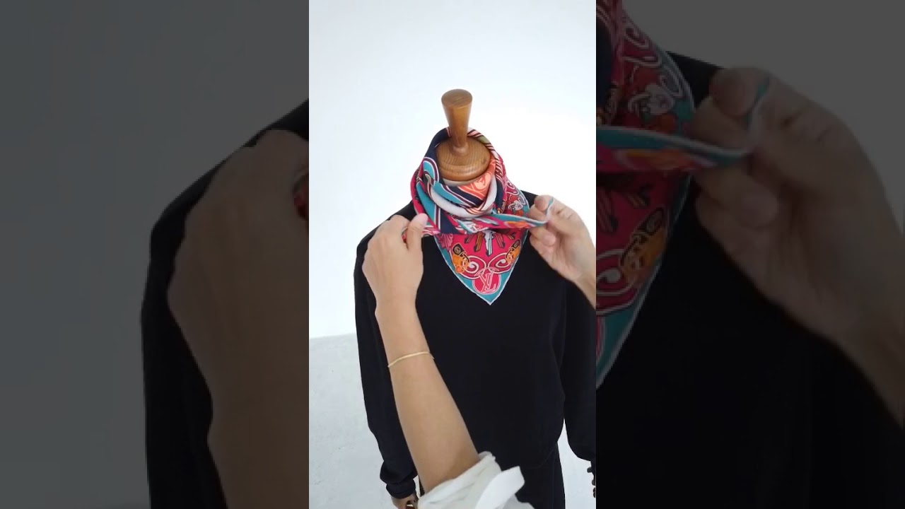 スタイリスト望月律子さん直伝！「タートルニットの中にスカーフを巻く