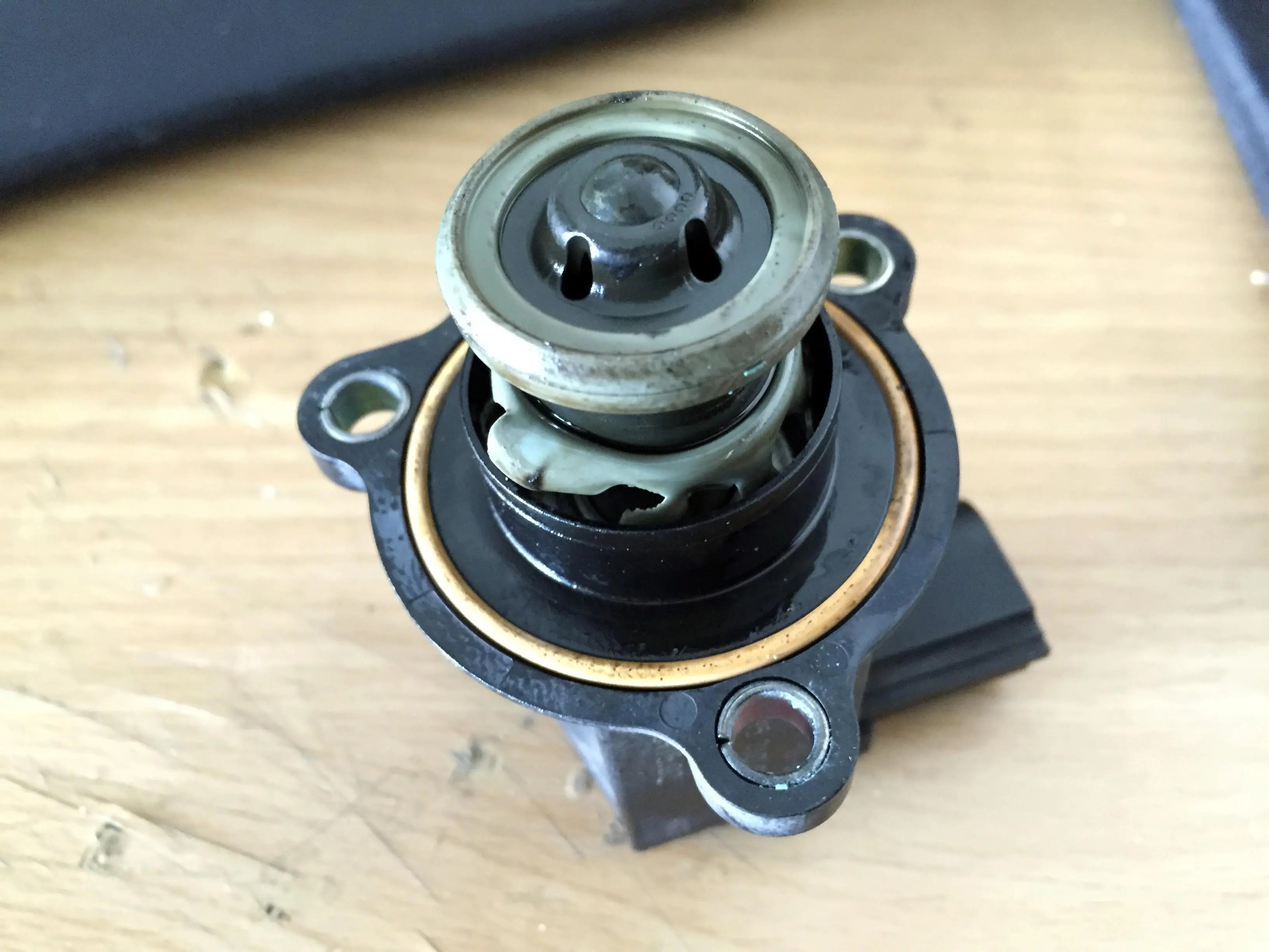 VWゴルフ等2.0T FSI FORGE強化ディバーターバルブ取り付け – ハヤシ