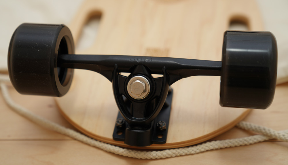 不思議な形のスケボー『Elos』に乗ってみた！ - わさびブログ