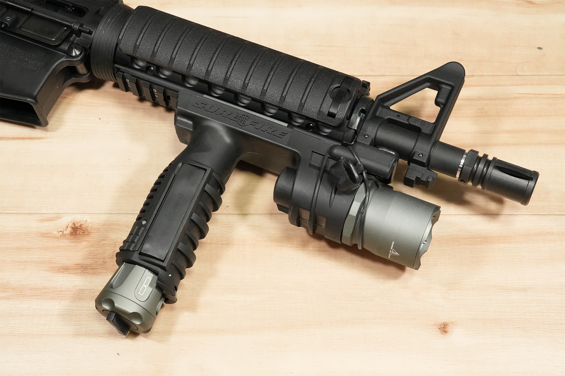 WADSN SureFire M910Aタイプ バーティカルフォアグリップ ウェポン