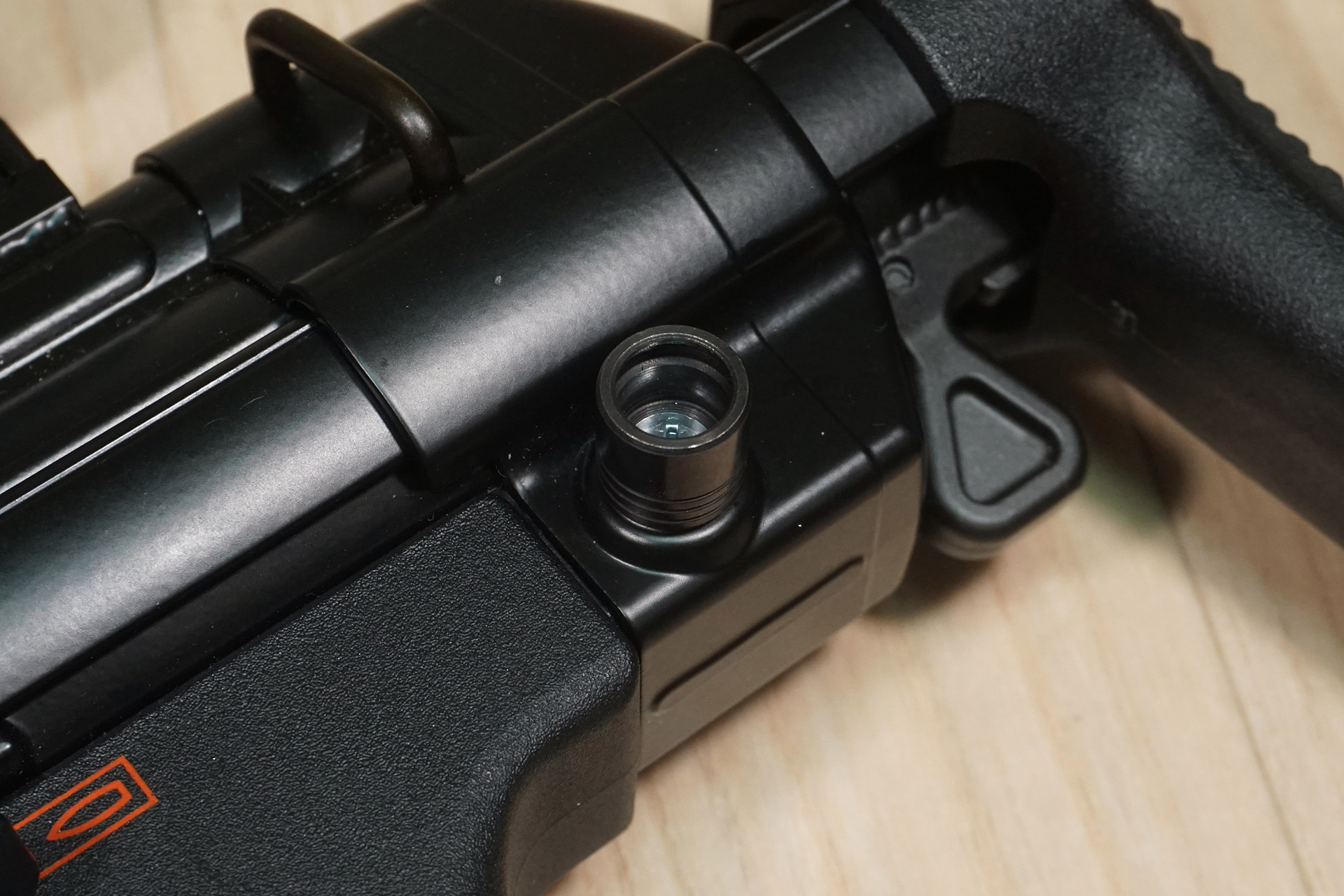 東京マルイ 次世代 MP5A5のストック基部にQDスリングスイベルを付け