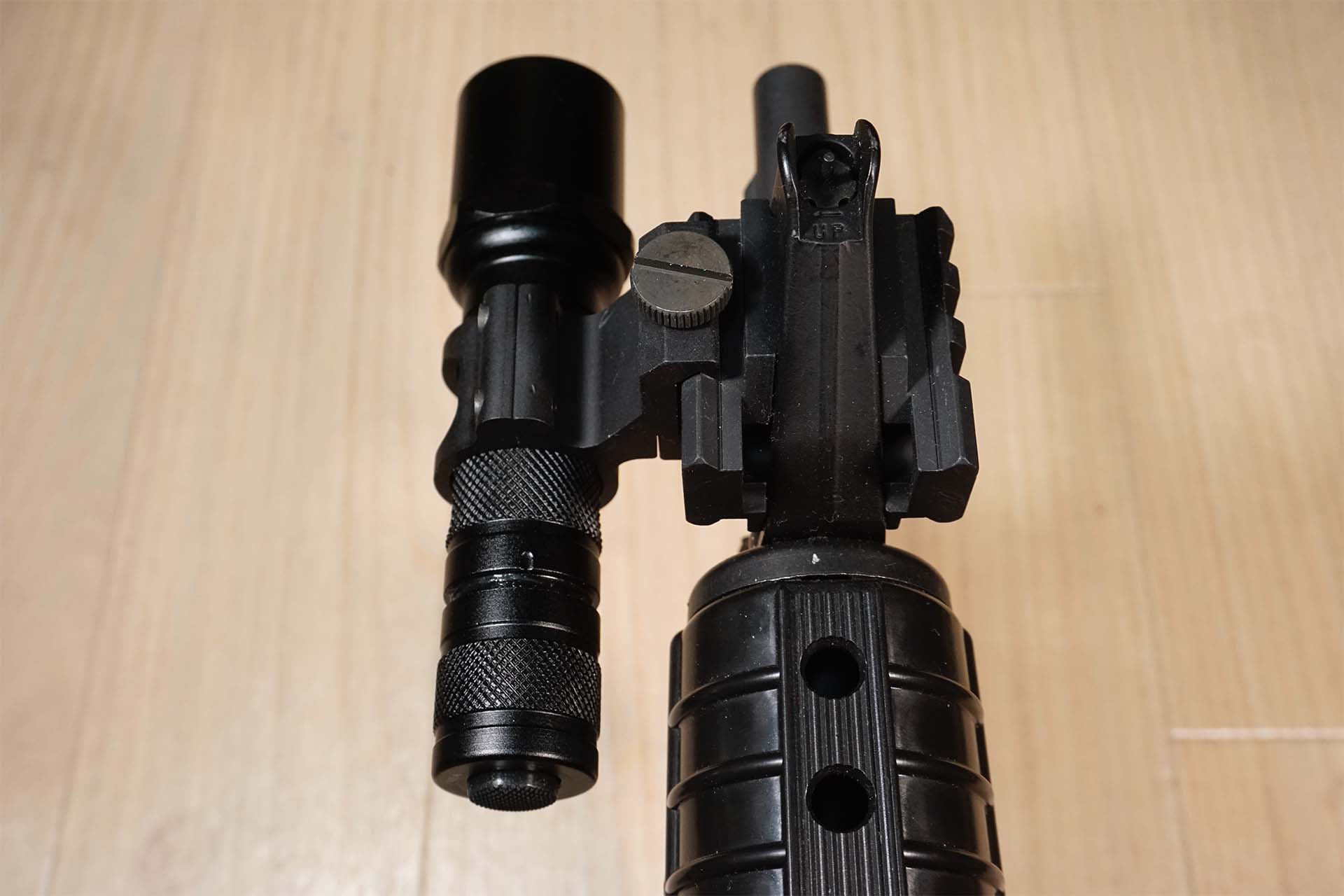 ノーブランド SureFire 6P タイプ LEDライトとBigDragon製DDタイプ