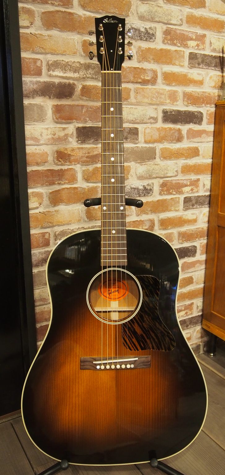 Gibson J-35 – Dover Guitar Shop
