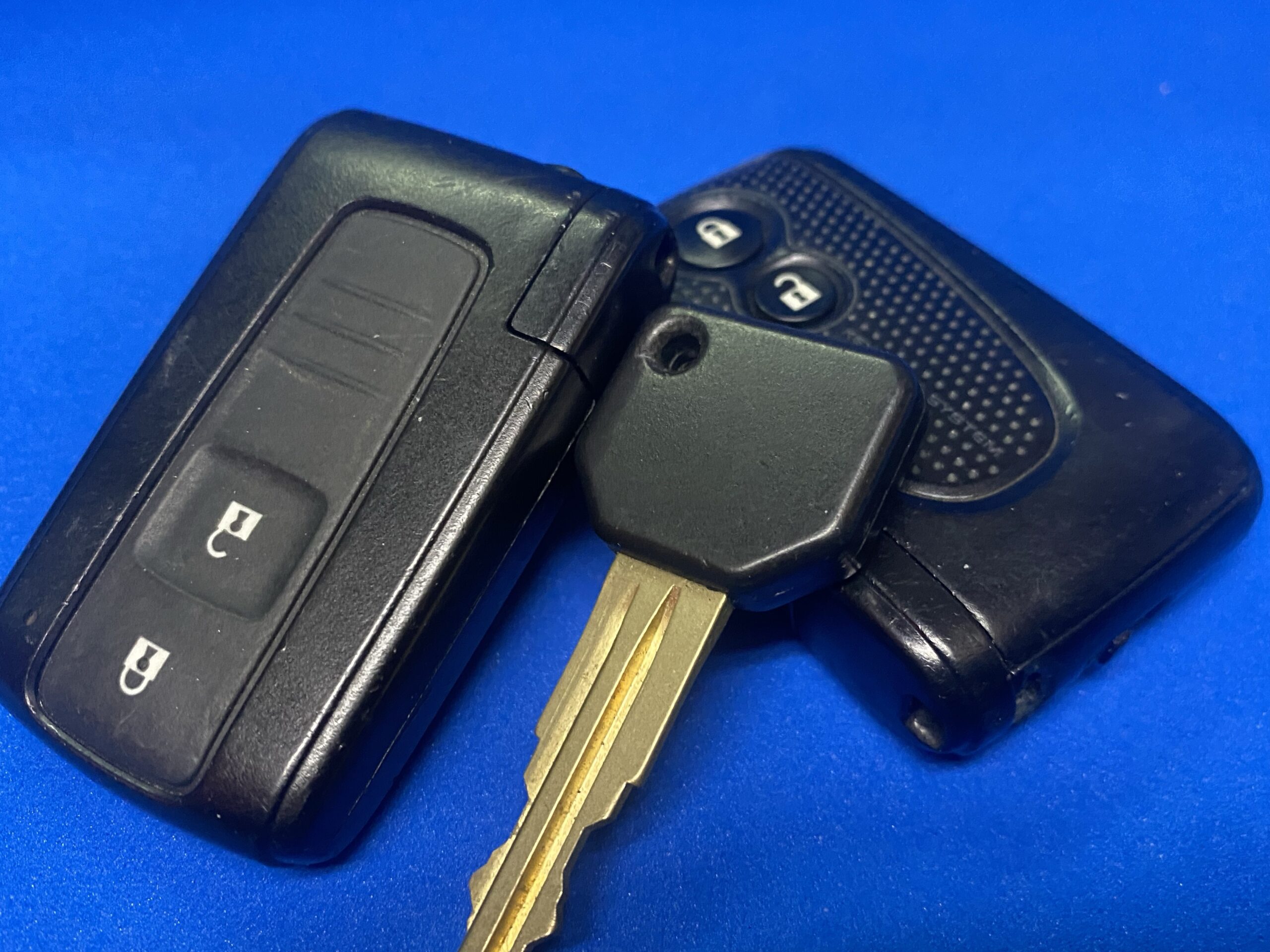 ダイハツ】スマートキー(キーフリー) 《ツイストノブタイプ