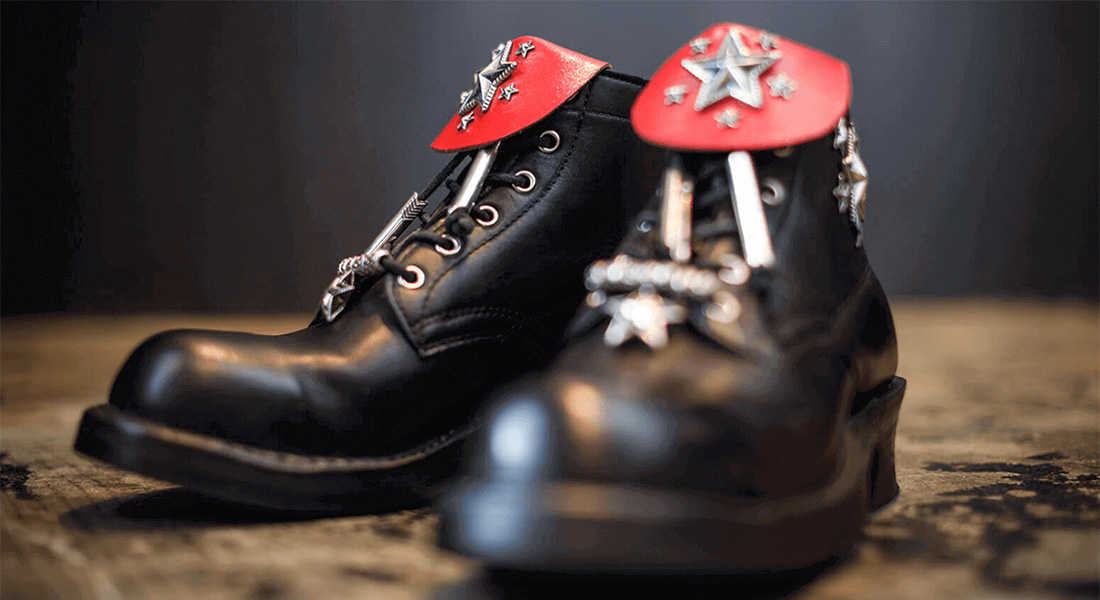 キングオブブーツ」ホワイツのセミドレスをコディー・サンダーソンが