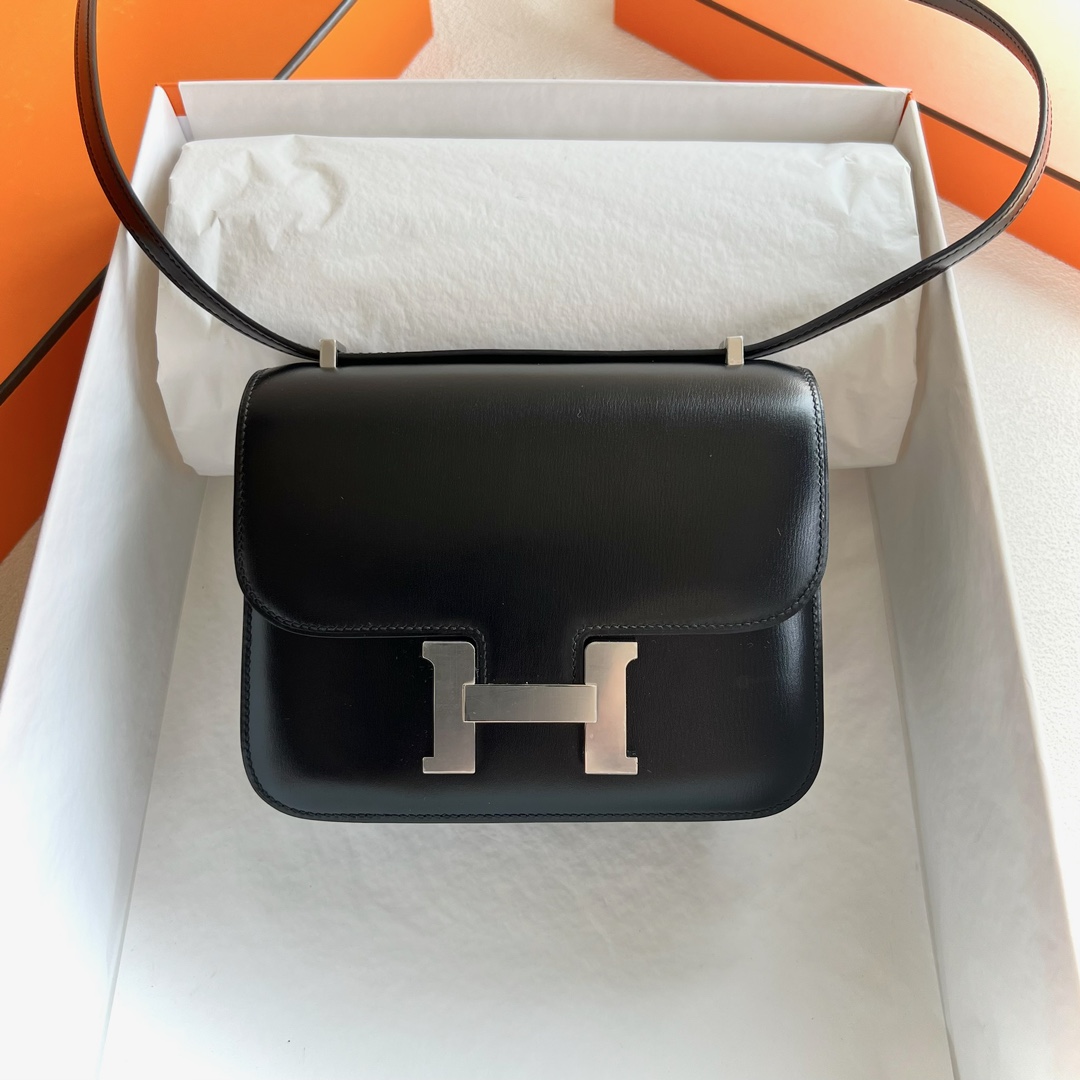 エルメス定価 HERMES コンスタンスミニ 黒 ブラック ボックスカーフ