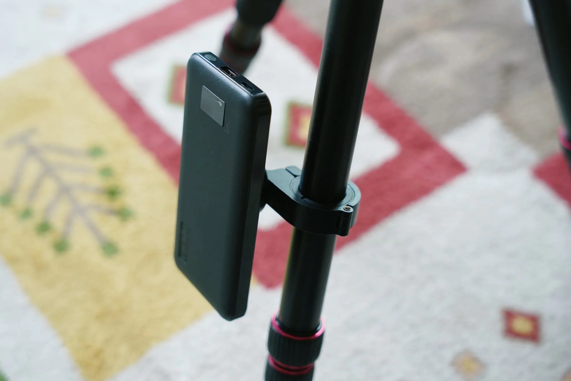 三脚（一脚）用のモバイルバッテリーホルダー – JAY PHOTO – My Photo