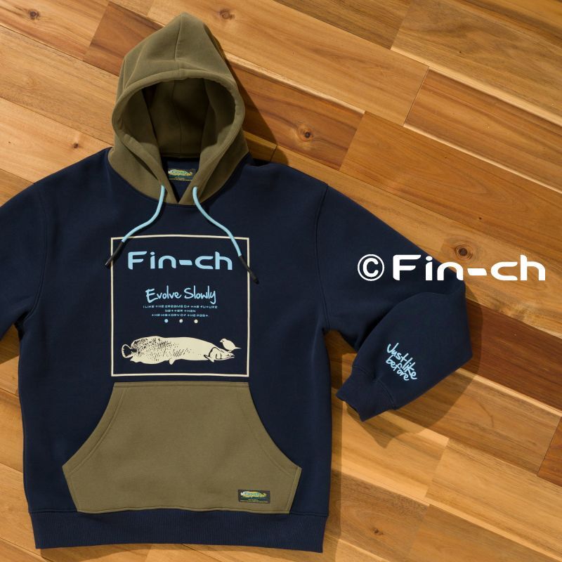 肩が凝らないFin-chのフード付きパーカー「ラビダ スウェット