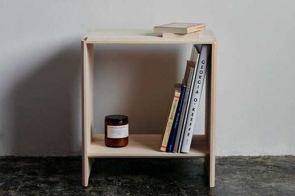 A4（エーヨン）のブックスツール 椅子にもなる本棚 – いちじつ