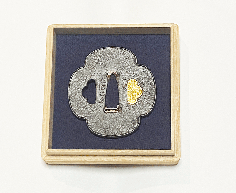 信家（放れ銘）波車に花文図鐔Nobuie Tsuba Design of Flower and