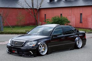 渋さのなかに際立つブリスターフェンダーを纏う「30後期セルシオ