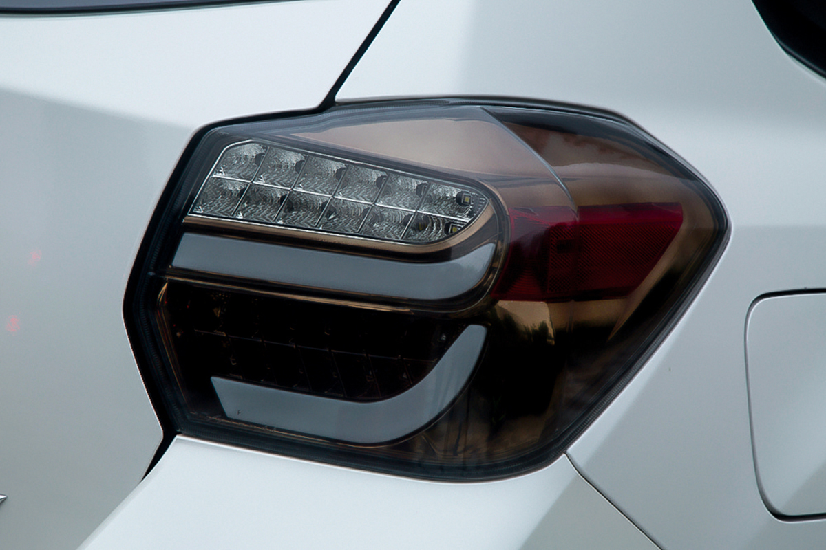 スバルXV & インプレッサ・スポーツを「流れるウインカー」仕様に