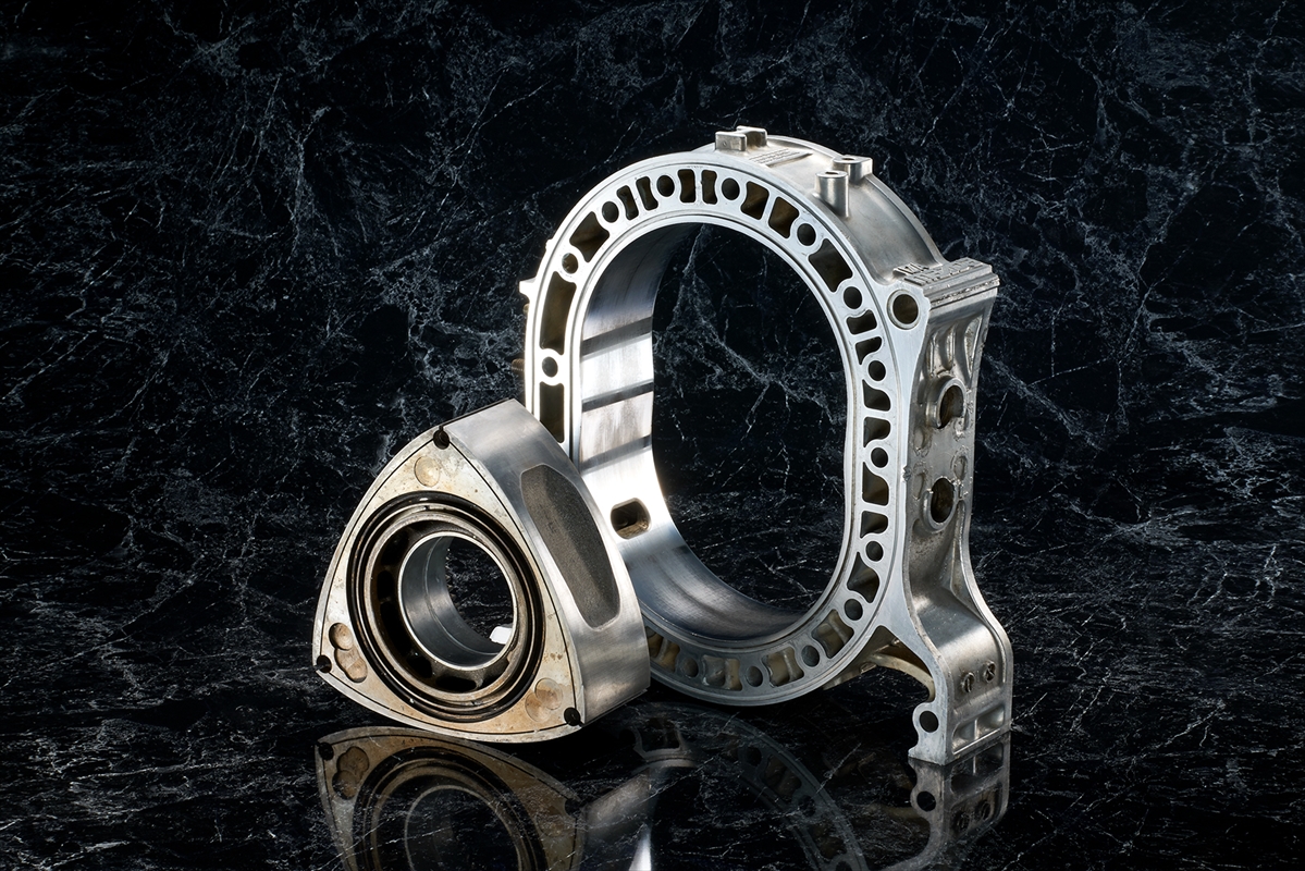 マツダRX-7好き」なら見逃せない！ロータリー型のお皿と1/1スケール