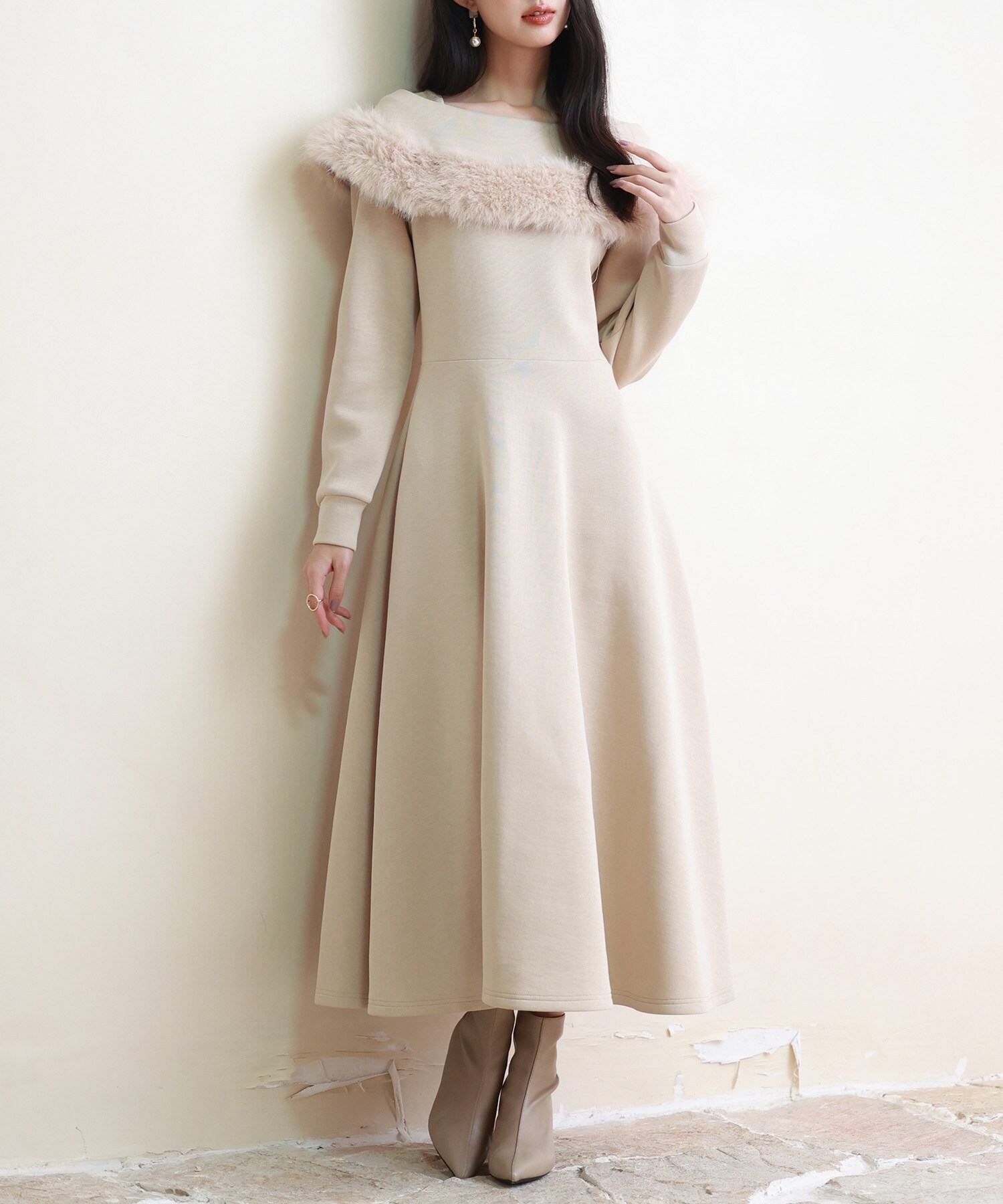 ファー付きケープ風ロングフレアワンピース | セゾン ド パピヨン