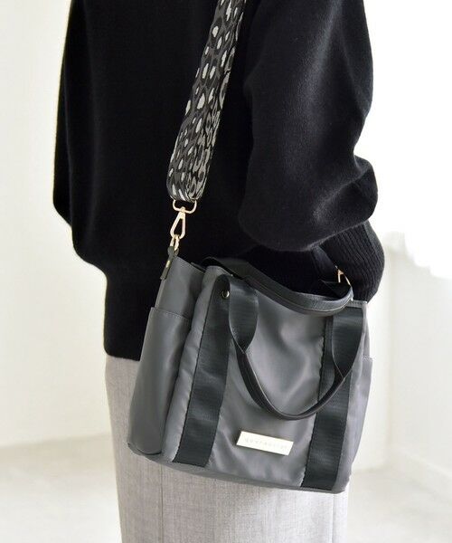 quaranciel: 2way 8ポケット ライン ショルダー バッグ （ショルダー