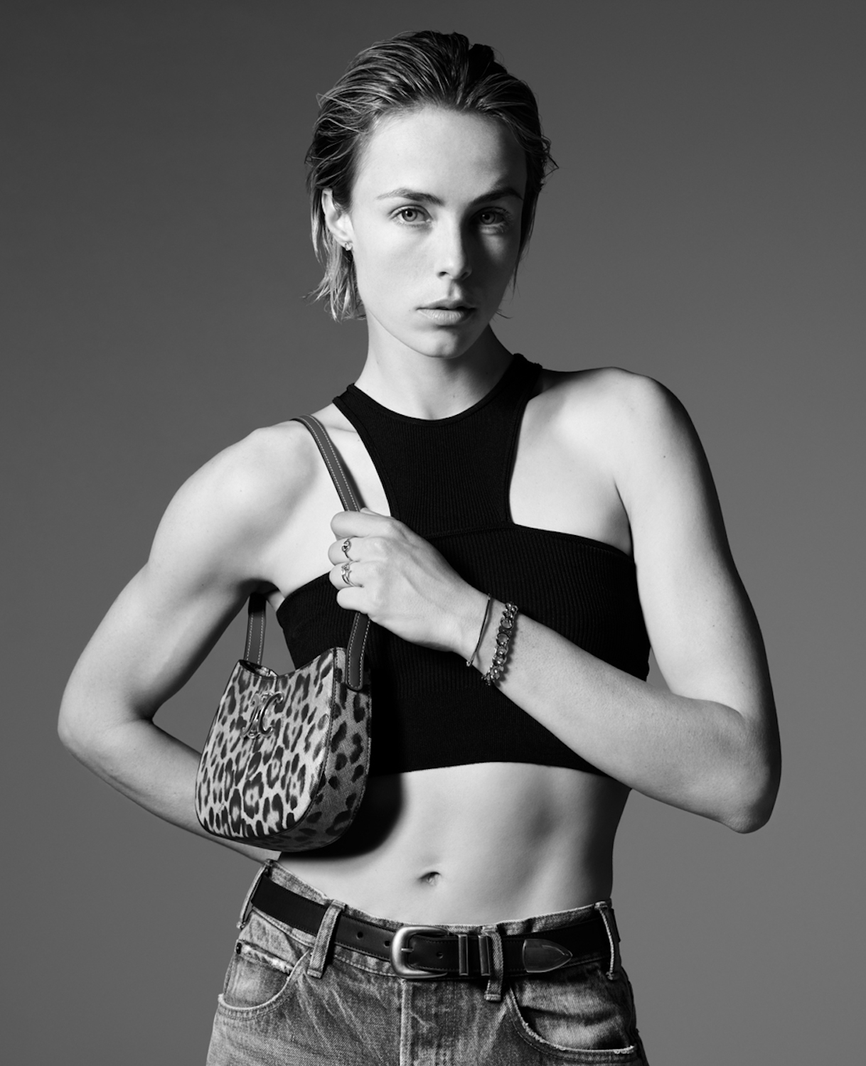 セリーヌ」が2024年サマーコレクションの新作バッグ、“ヴィクトワール