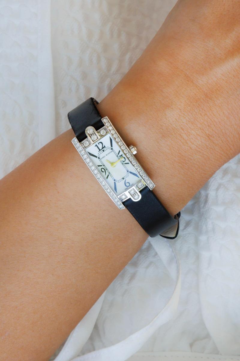 エルメス、カルティエ…「腕時計」は革ベルトが気分＜関西SNAP＞ | VERY