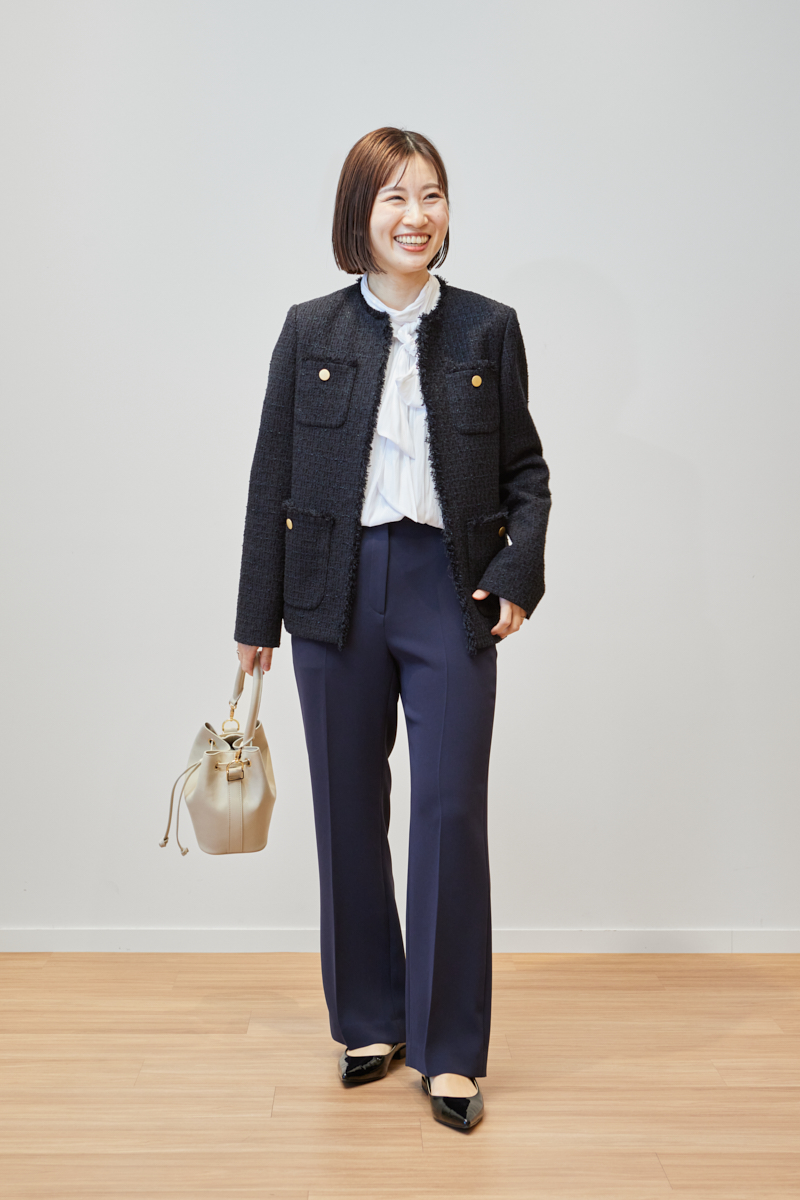 手持ち服が【セレモニー】コーデになる「PLSTネイビーアウター」2選 | VERY