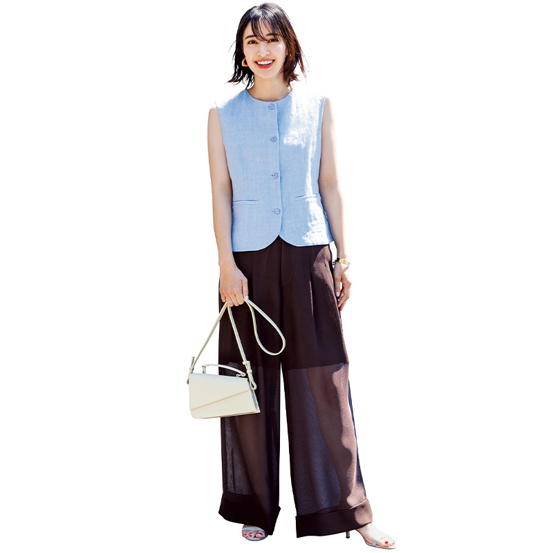 一大トレンド『シアーパンツ』を攻略！ママが品良くはける3選 | VERY