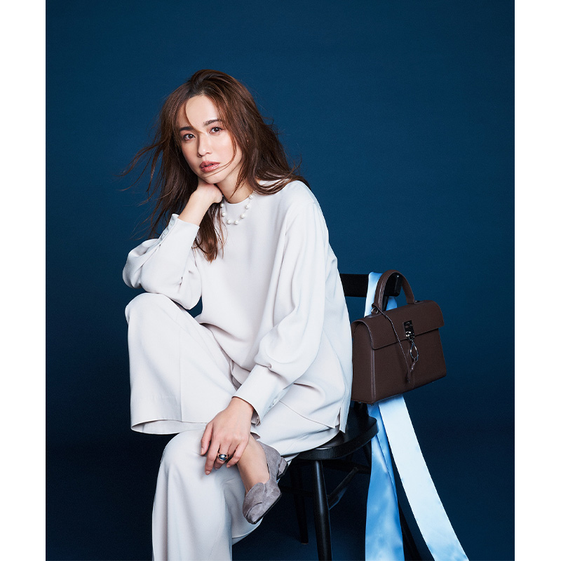 セオリーリュクス】のセットアップがジャケットいらずでキレイ見え