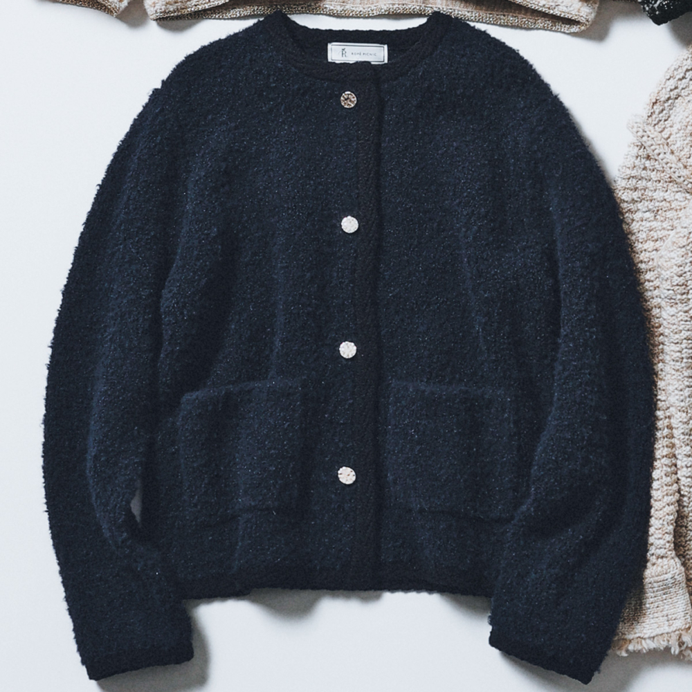 7000円台】母業や通勤に！ツイード風『ネイビーカーデ』が好感度大 | VERY