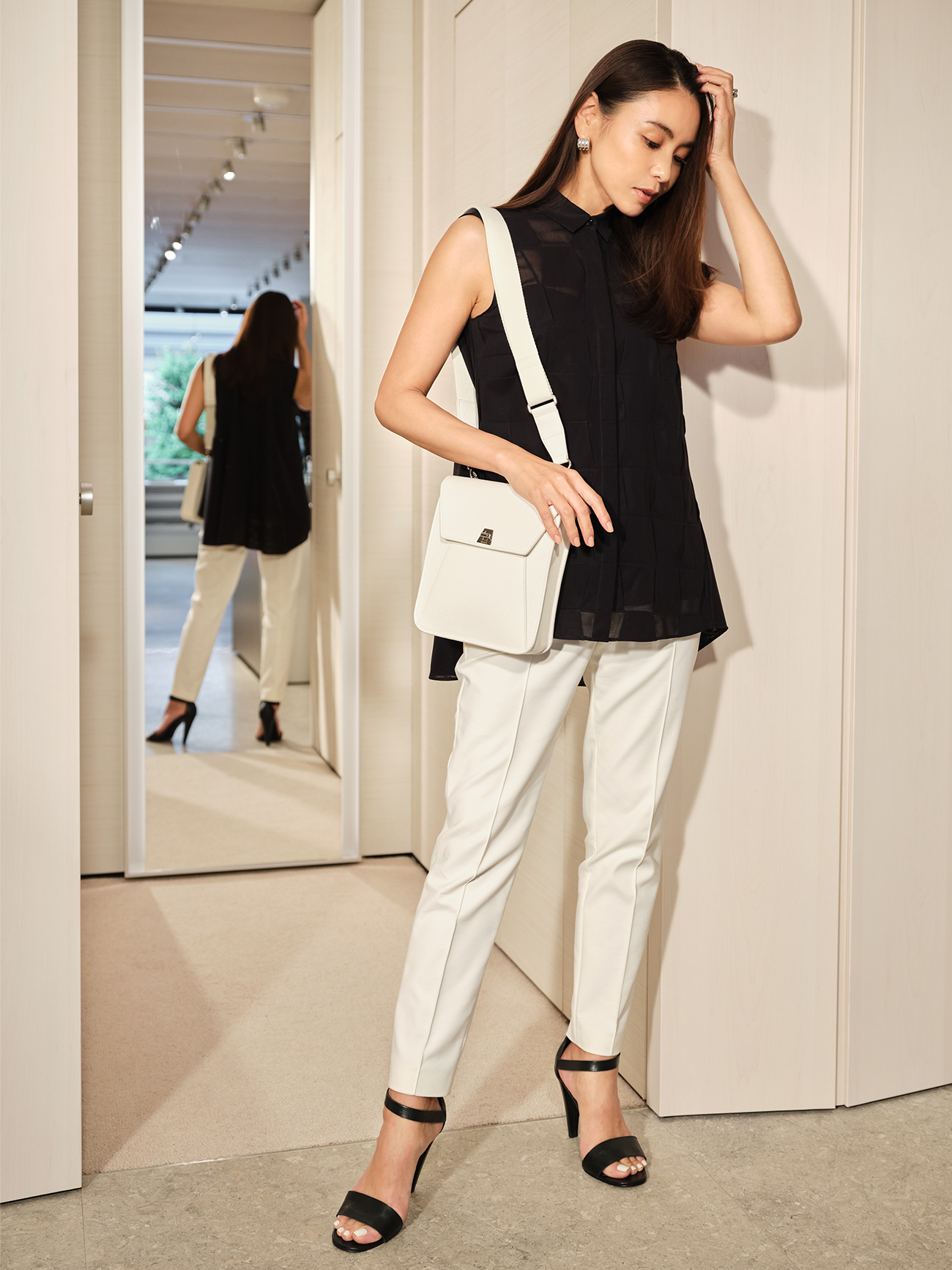 滝沢眞規子さん流 よそいき服の買い物術 | VERY NaVY